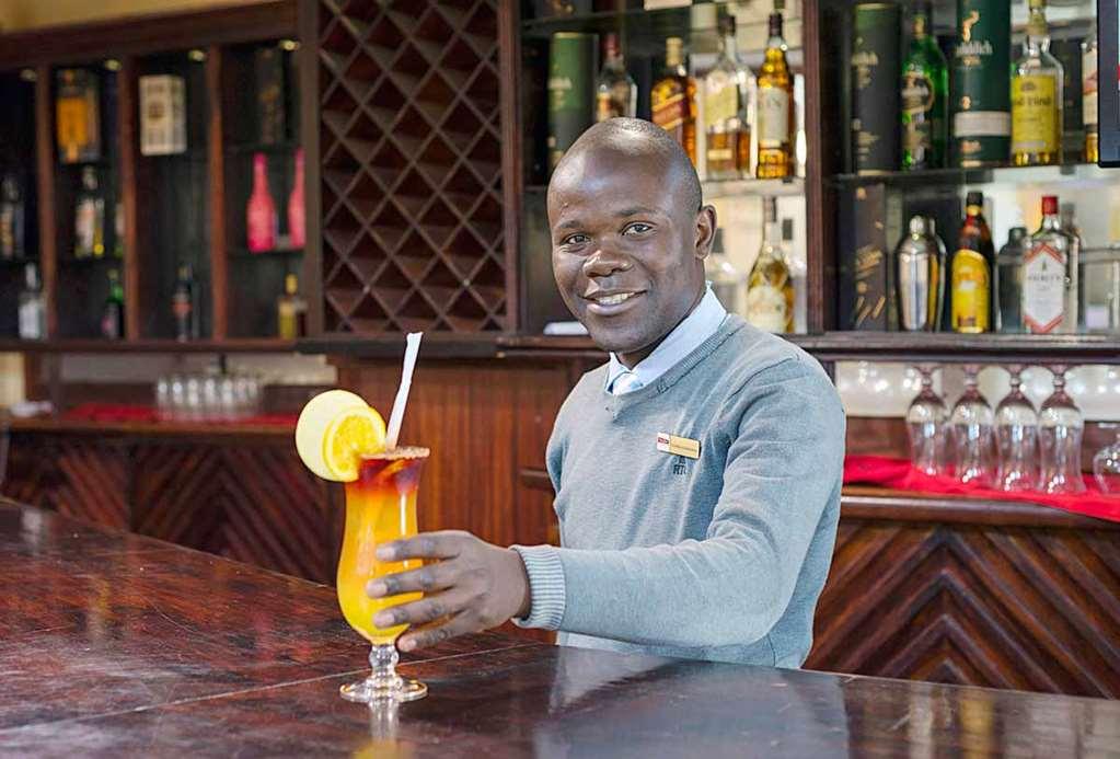 New Ambassador Hotel Harare Restoran gambar