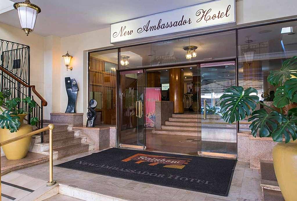 New Ambassador Hotel Harare Servis gambar